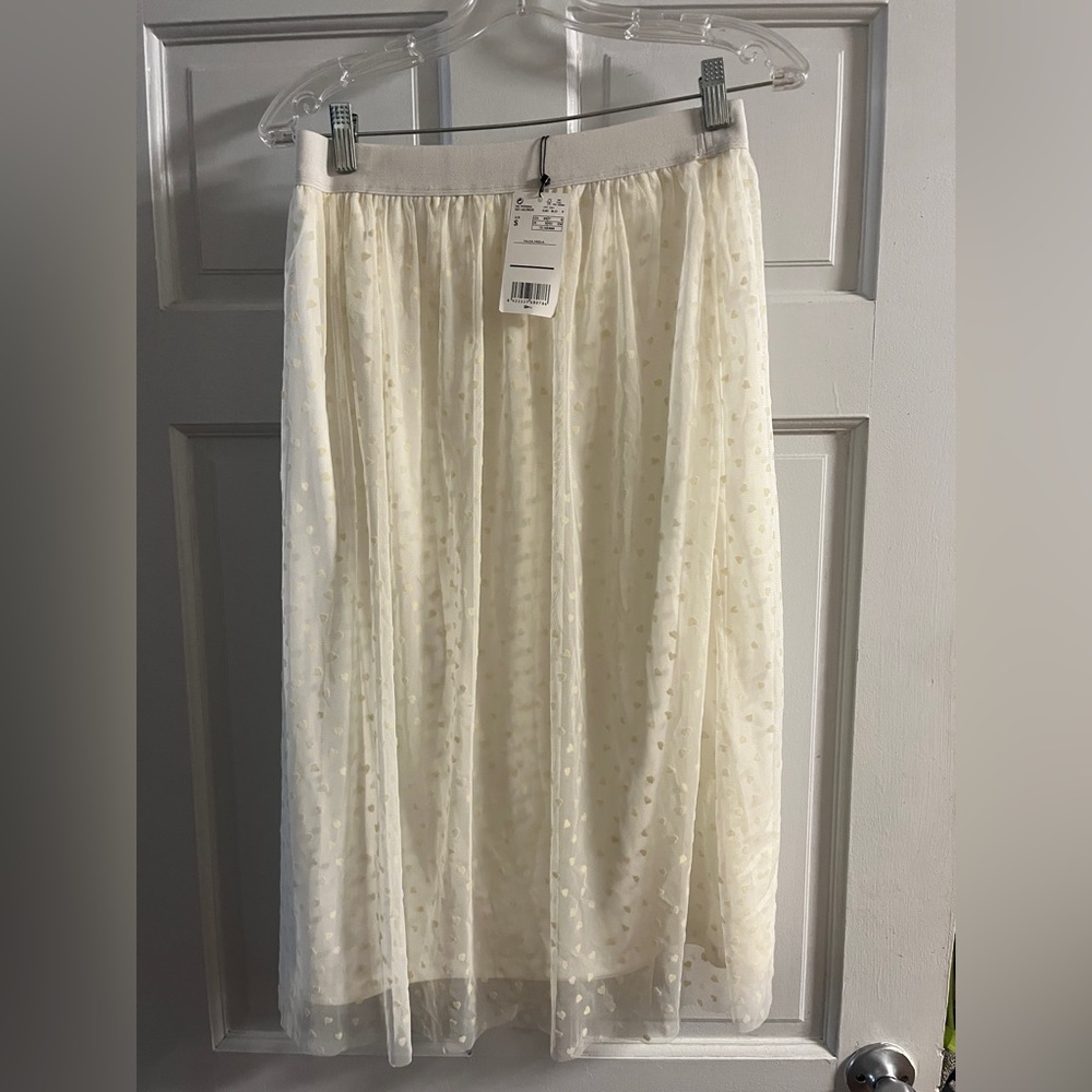 Small/XS white and cream sheer lace skirt with hearts NWT